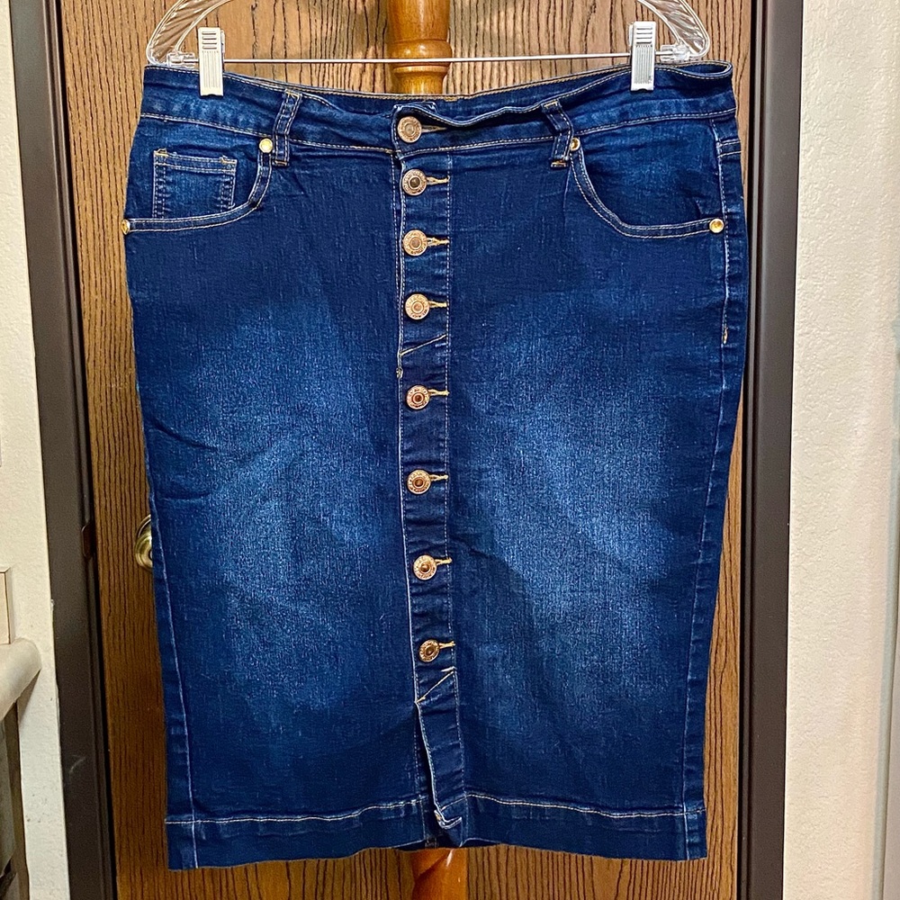 WOMENS BE GIRL 5 POCKET, BUTTON-UP JEAN PENCIL SKIRT, SIZE LG- EXCELLENT COND!
